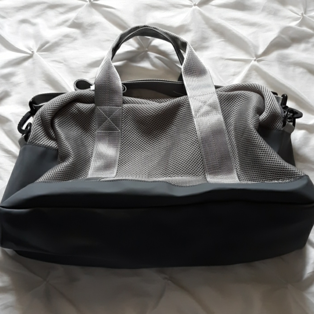 DSW Mesh Duffle Bag - Picture 3 of 16